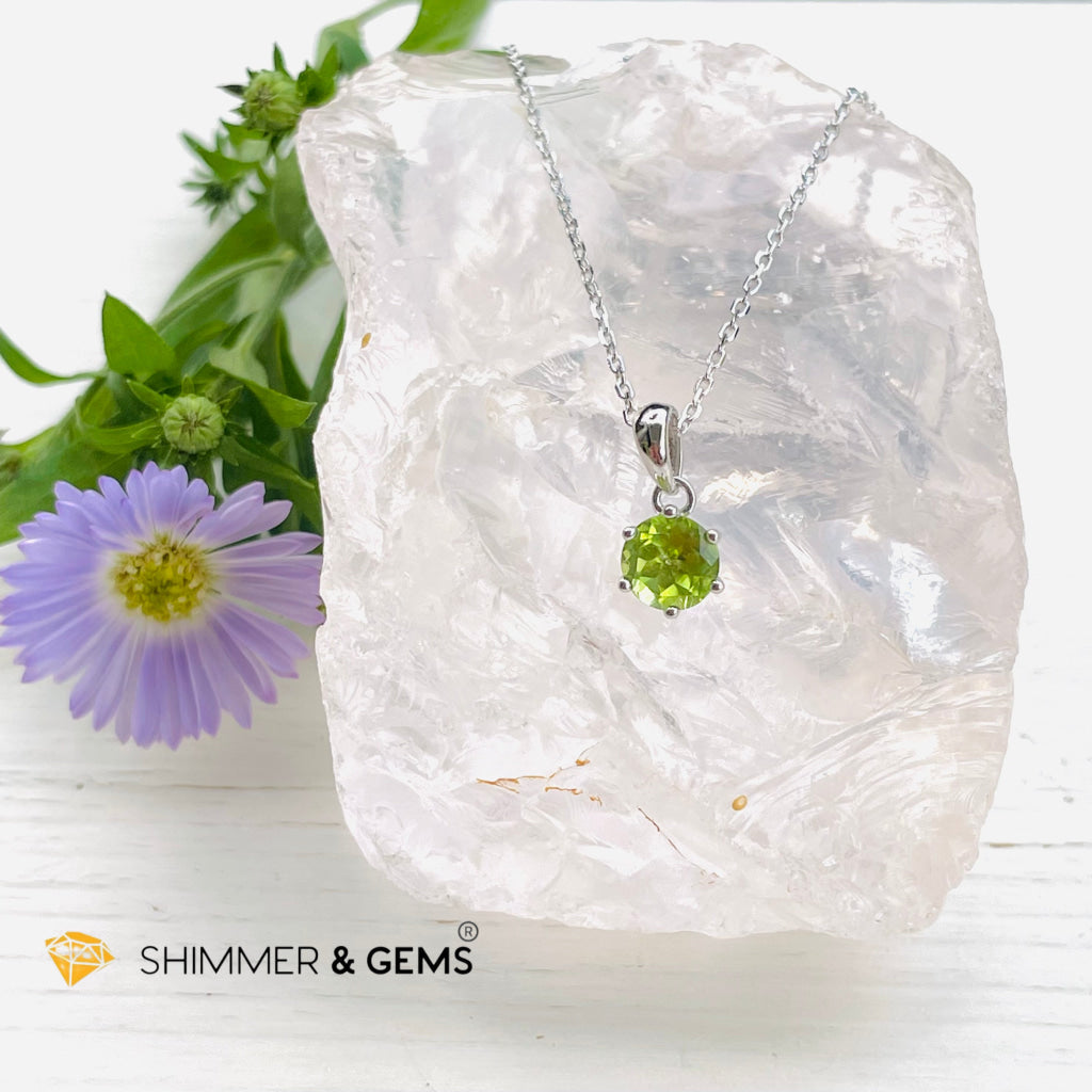 Peridot 6Mm Blooming Flower Pendant 925 Silver (Money Magnet) Charms & Pendants