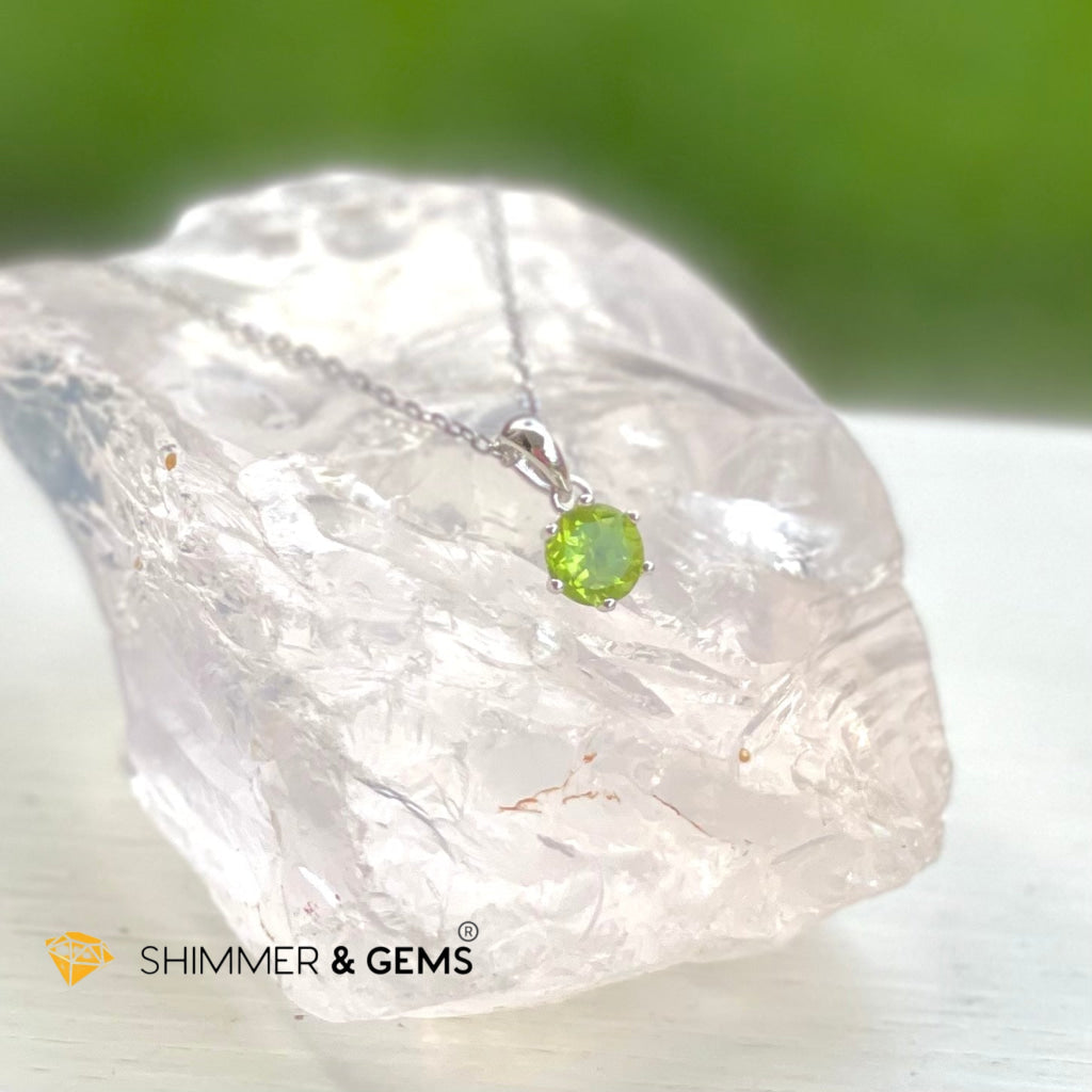 Peridot 6Mm Blooming Flower Pendant 925 Silver (Money Magnet) Charms & Pendants
