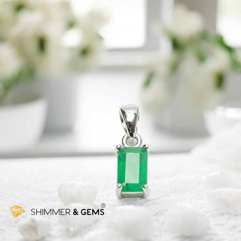 Emerald Solitaire Pendant 925 Silver (Brazil) AAA