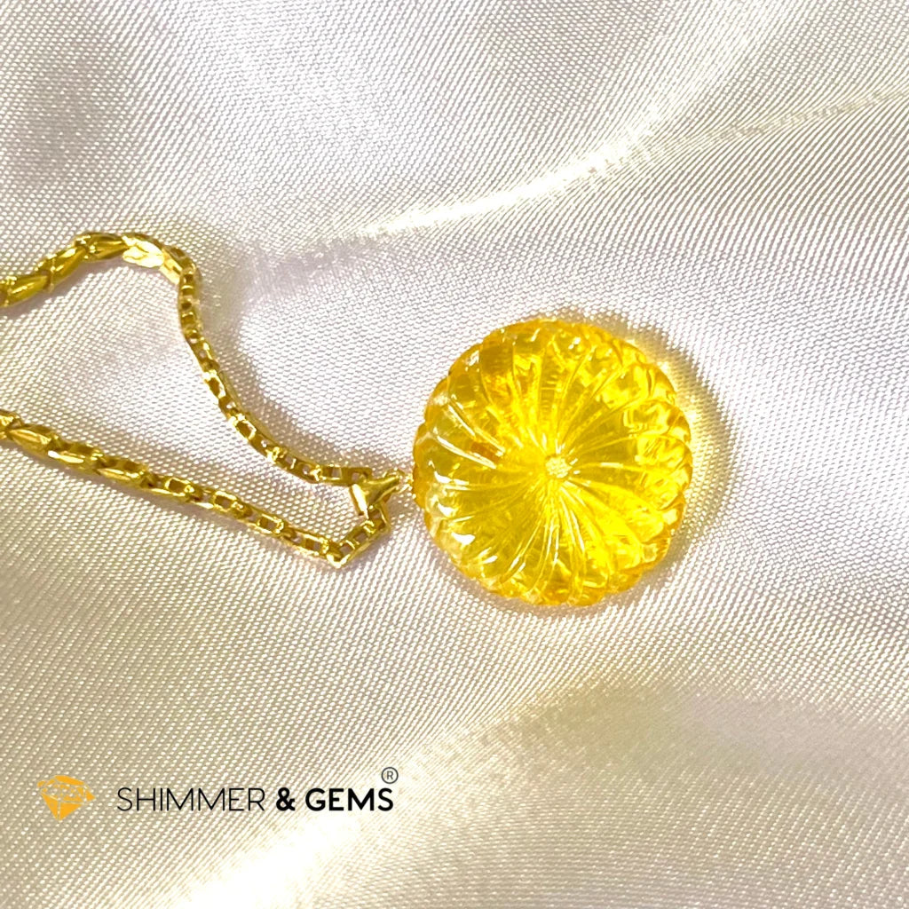 Golden Wheel Beeswax Amber 18k Gold Pendant (Winds of Change)