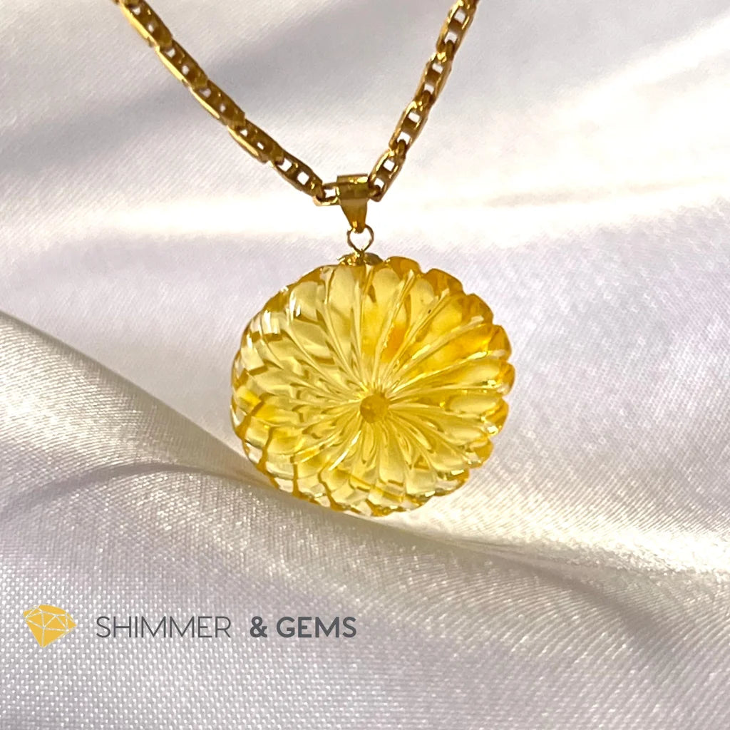 Golden Wheel Beeswax Amber 18k Gold Pendant (Winds of Change)