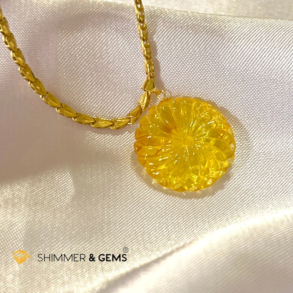 Golden Wheel Beeswax Amber 18k Gold Pendant (Winds of Change)