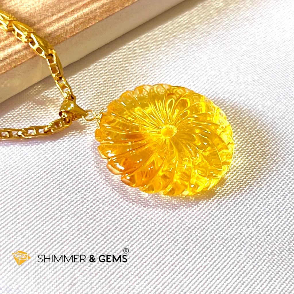 Golden Wheel Beeswax Amber 18k Gold Pendant (Winds of Change)