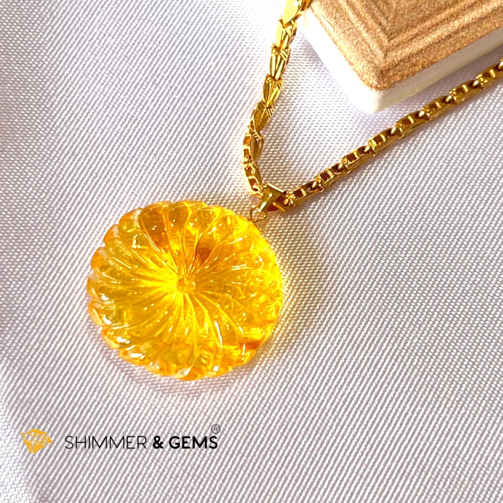 Golden Wheel Beeswax Amber 18k Gold Pendant (Winds of Change)