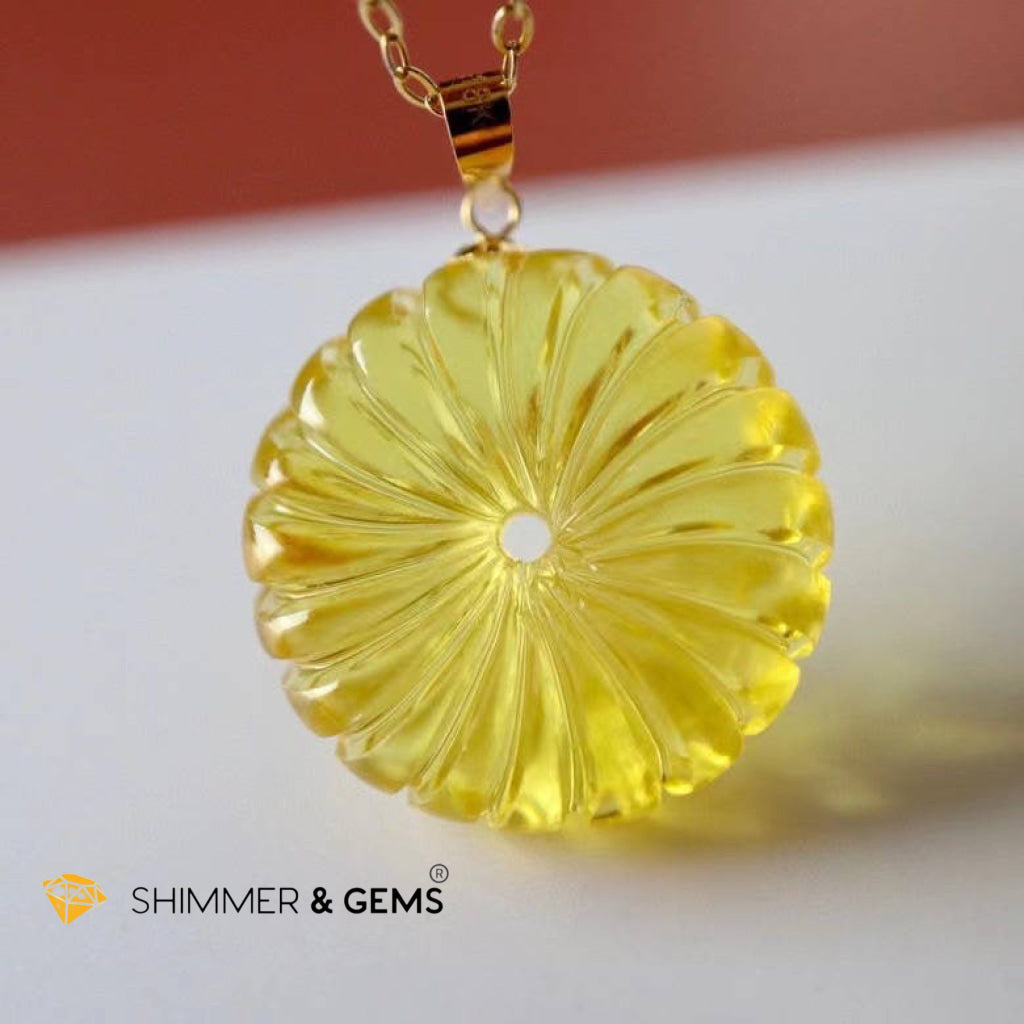 Golden Wheel Beeswax Amber 18K Gold Pendant (Winds Of Change)