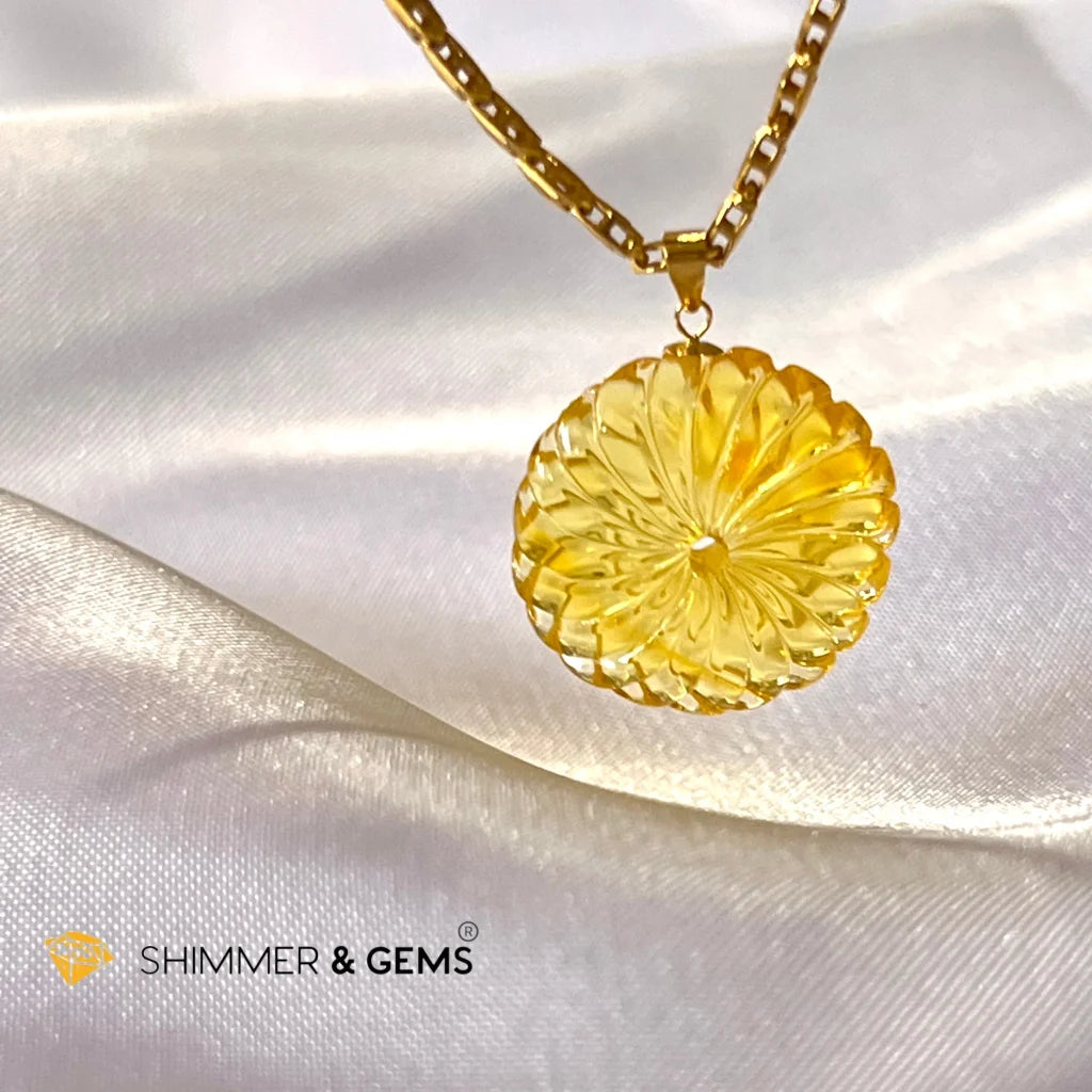 Golden Wheel Beeswax Amber 18k Gold Pendant (Winds of Change)