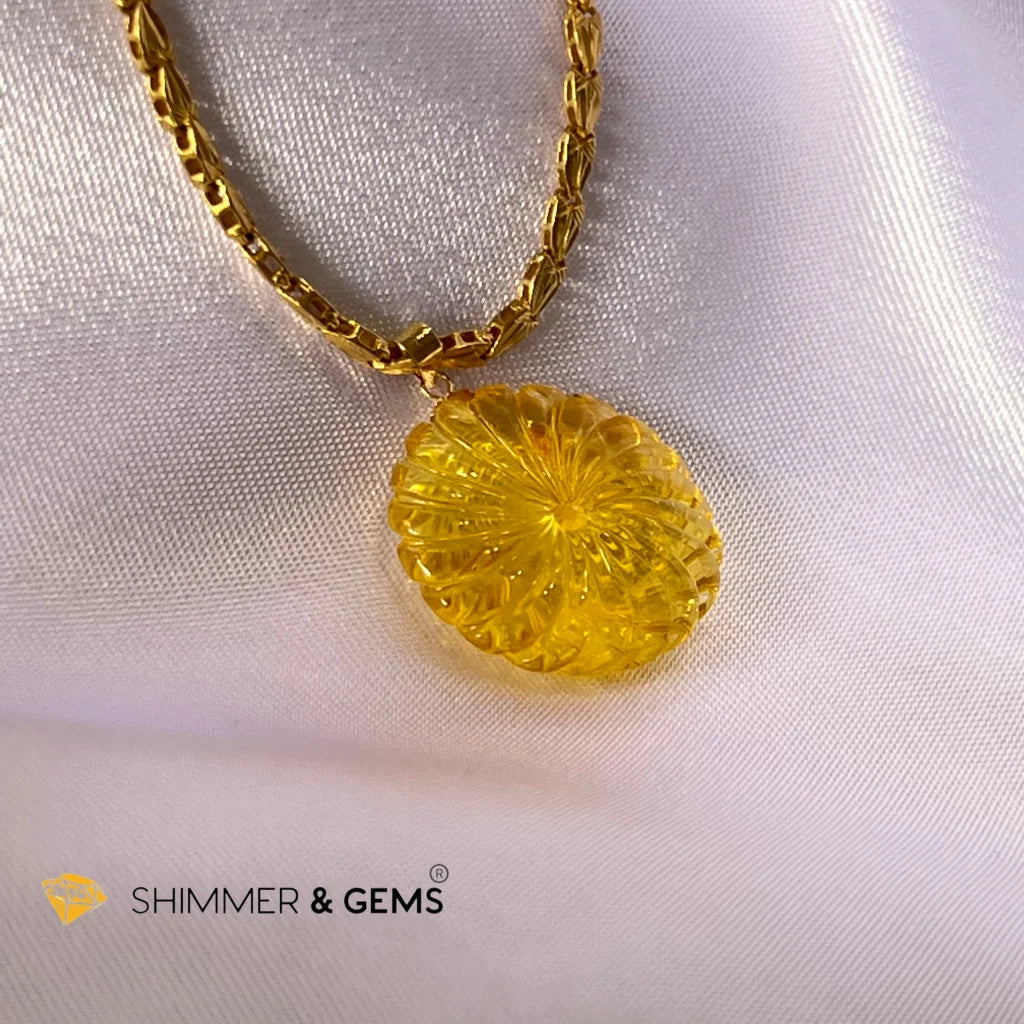 Golden Wheel Beeswax Amber 18k Gold Pendant (Winds of Change)