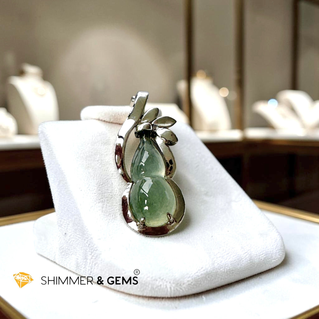 Icy Green Jadeite Hulu (Calabash) Pendant in 925 Silver 25mm