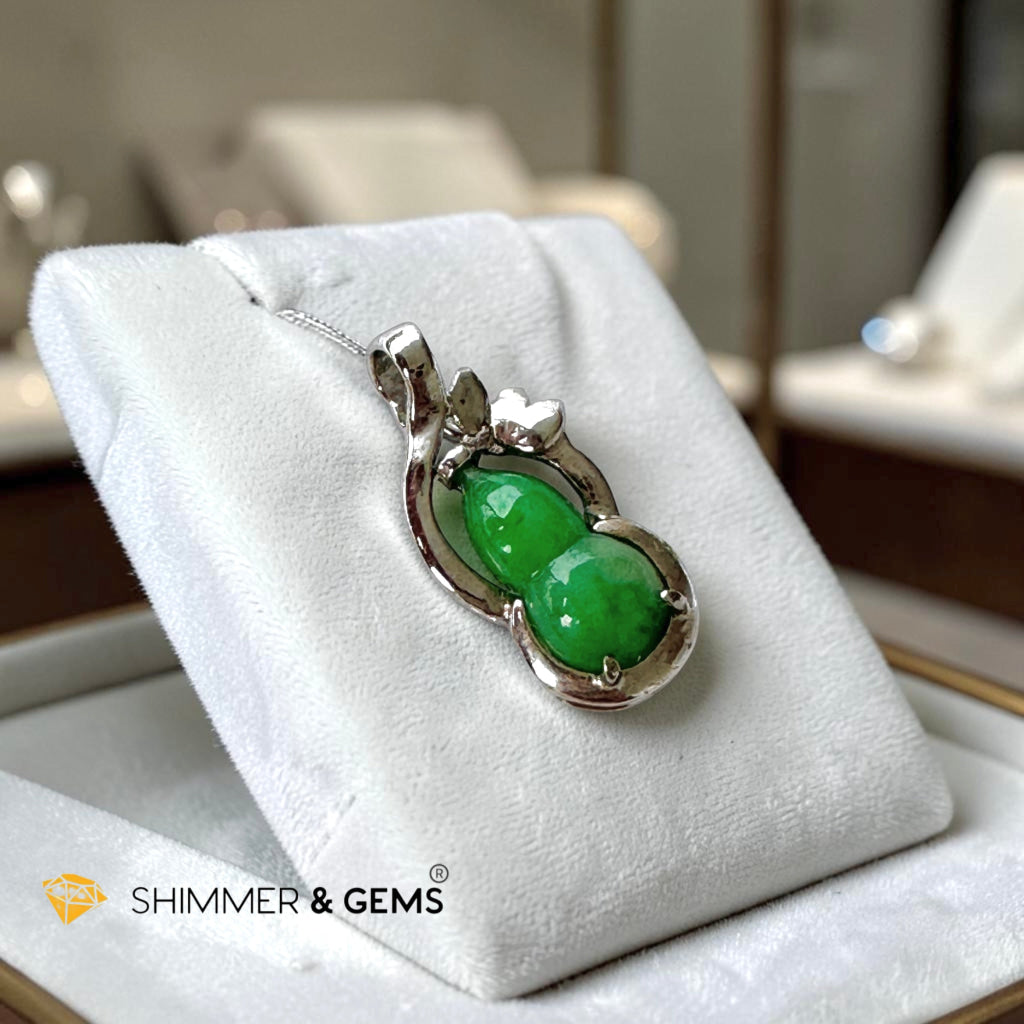Imperial Green Jadeite Hulu (Calabash) Pendant in 925 Silver 25mm