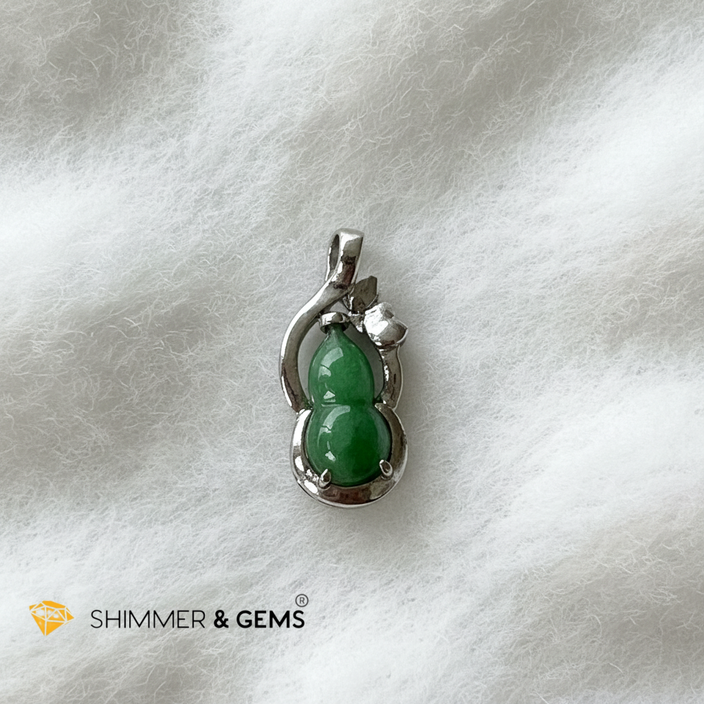 Imperial Green Jadeite Hulu (Calabash) Pendant in 925 Silver 25mm