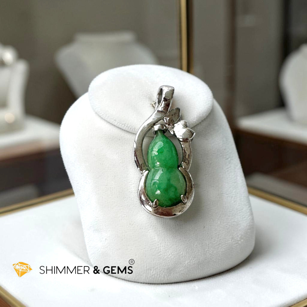 Imperial Green Jadeite Hulu (Calabash) Pendant in 925 Silver 25mm