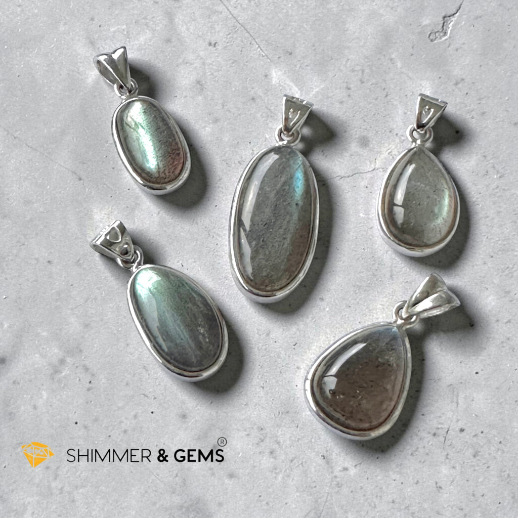 Labradorite Premium Pendant in 925 Silver
(Aura Cleanse)
