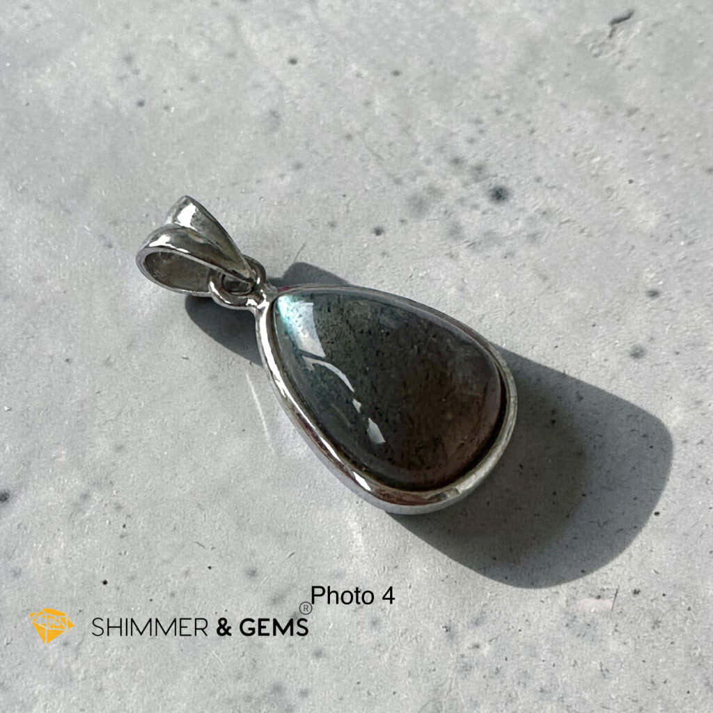 Labradorite Premium Pendant in 925 Silver
(Aura Cleanse)