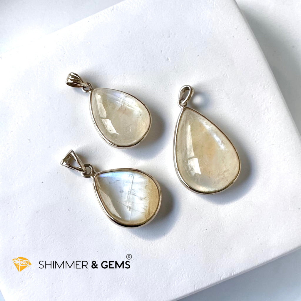 Moonstone Premium Pendant in 925 Silver (Smooth Flow)