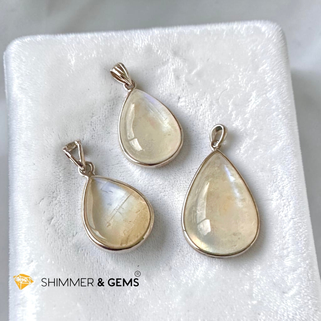 Moonstone Premium Pendant in 925 Silver (Smooth Flow)