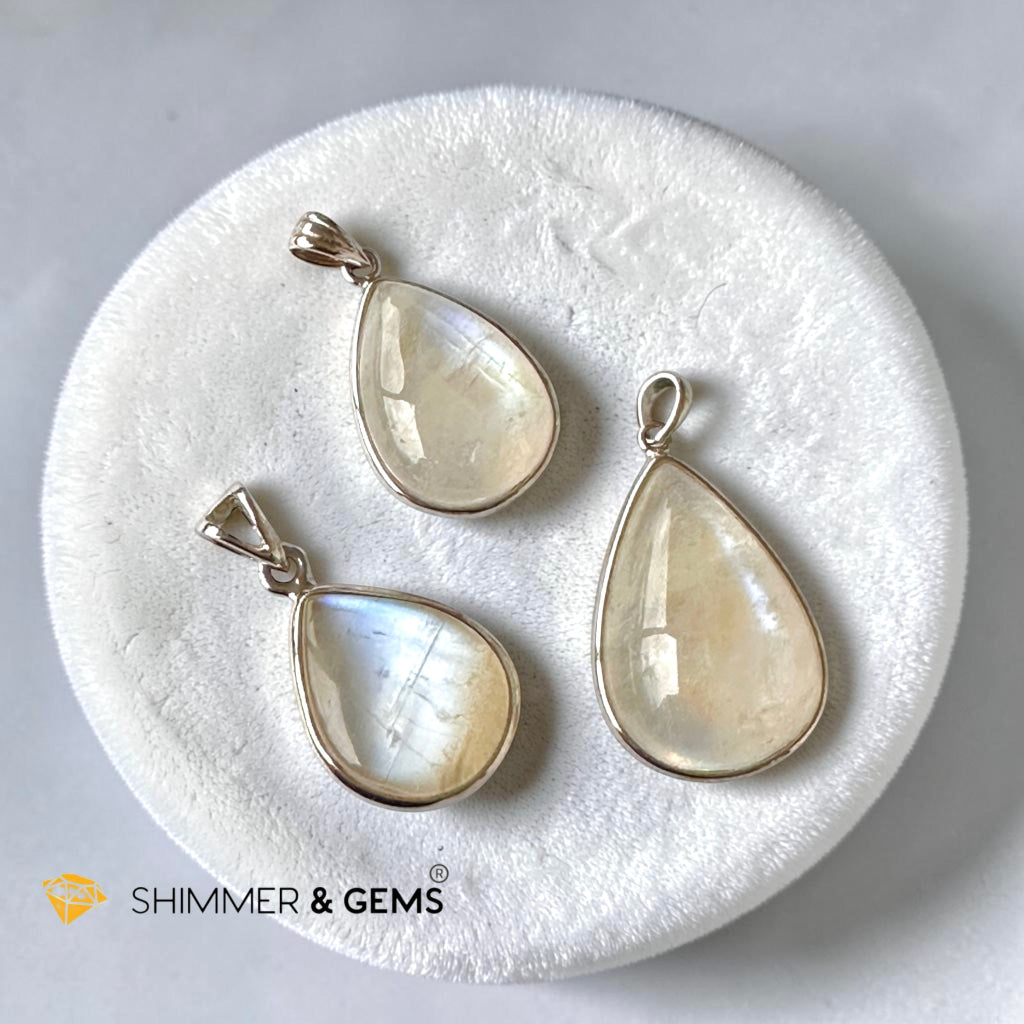 Moonstone Premium Pendant in 925 Silver (Smooth Flow)