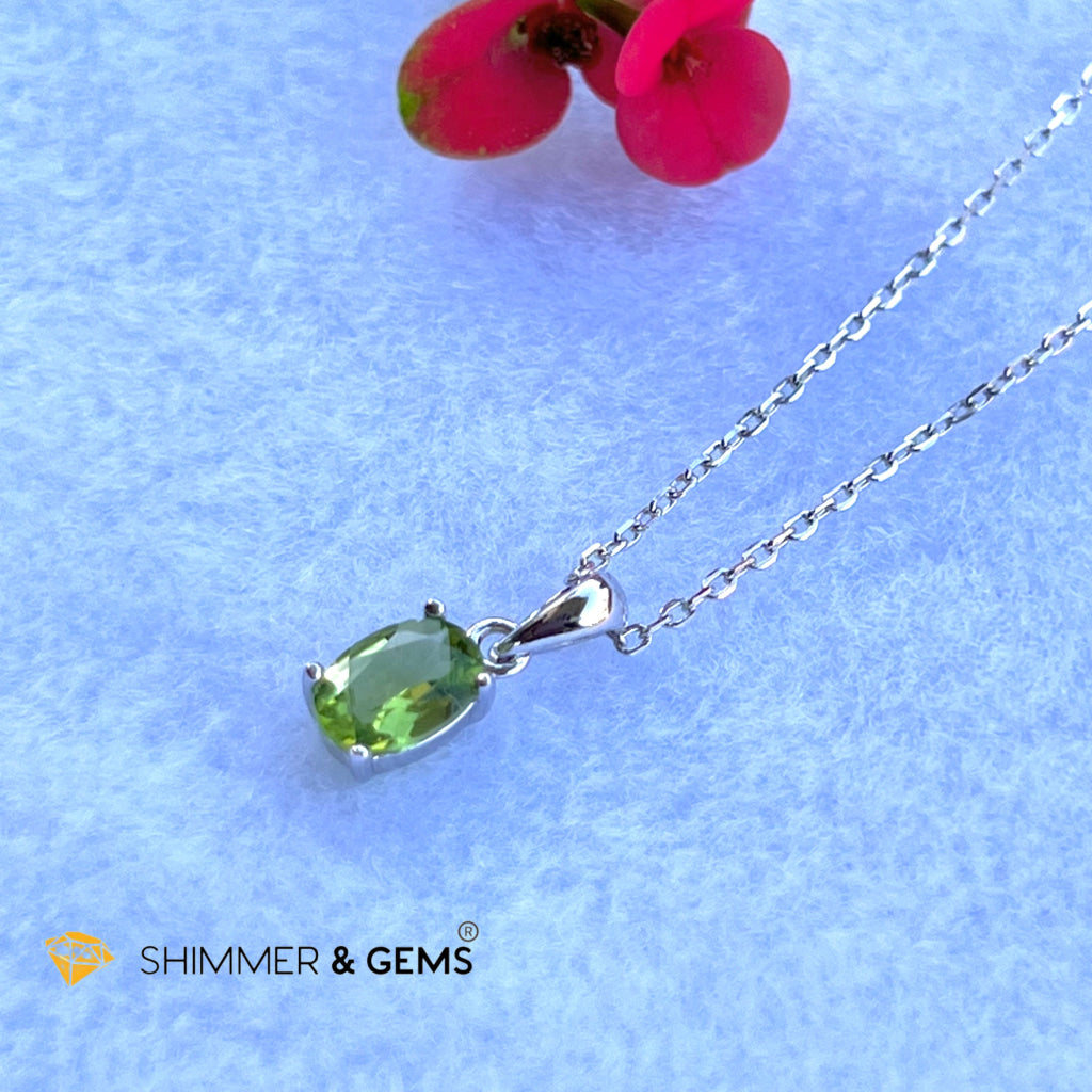 Peridot 5X7Mm Oval Pendant 925 Silver (Money Magnet) Charms & Pendants