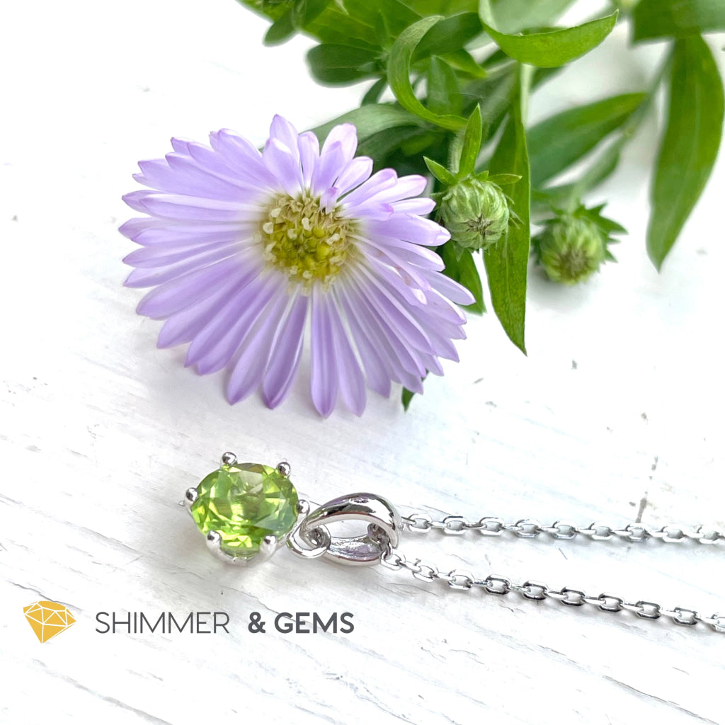 Peridot 6Mm Blooming Flower Pendant 925 Silver (Money Magnet) Charms & Pendants