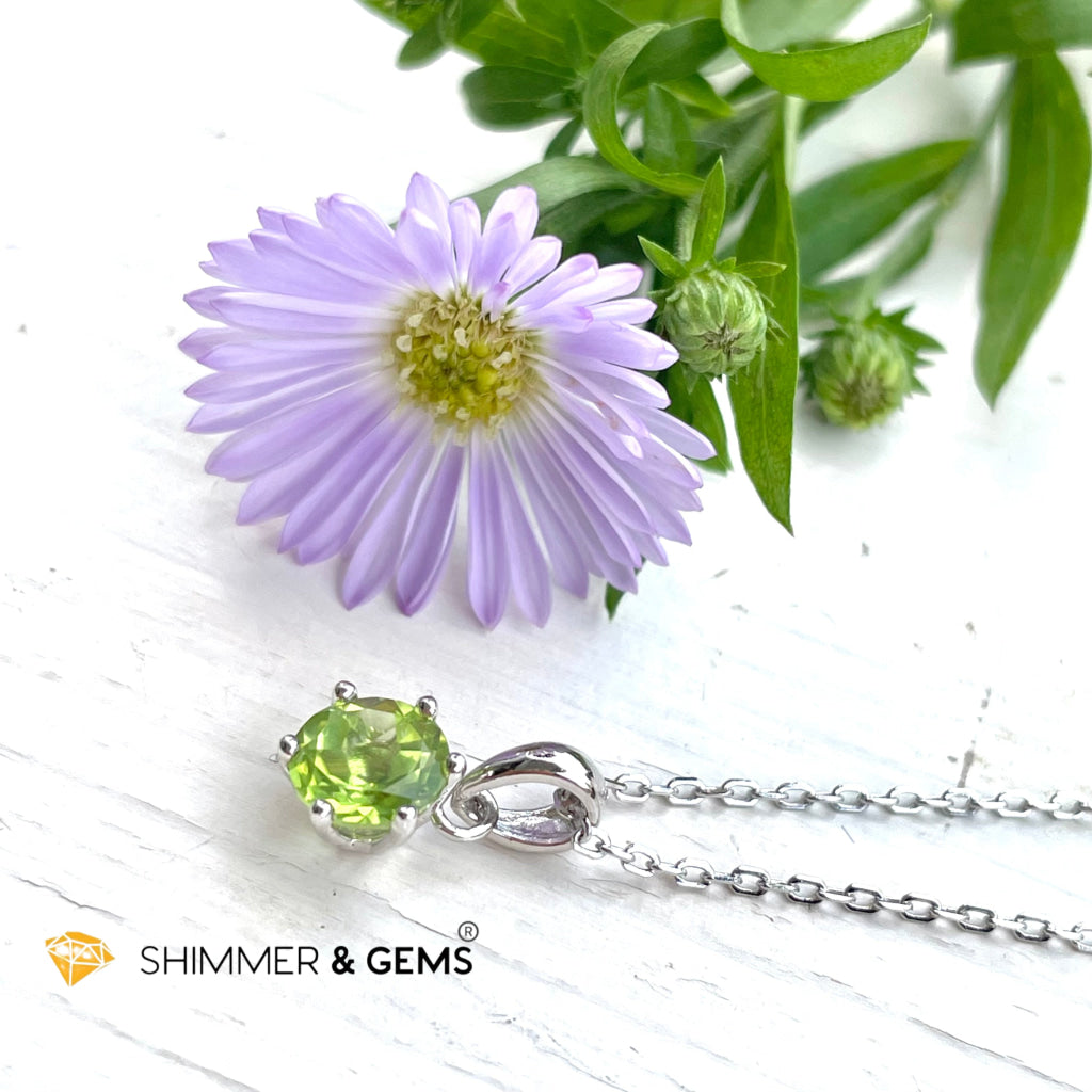 Peridot 6Mm Blooming Flower Pendant 925 Silver (Money Magnet) Charms & Pendants