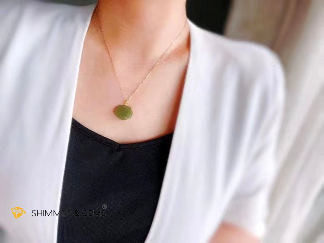 Jade Nephrite Ruyi 18K Gold Pendant